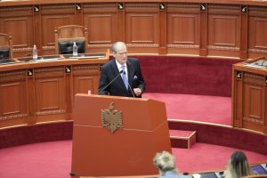 Berisha: Nuk ka ndodhur kurrë në historinë e parlamentit që njëra palë t’i diktojë tjetrës përfaqësimin